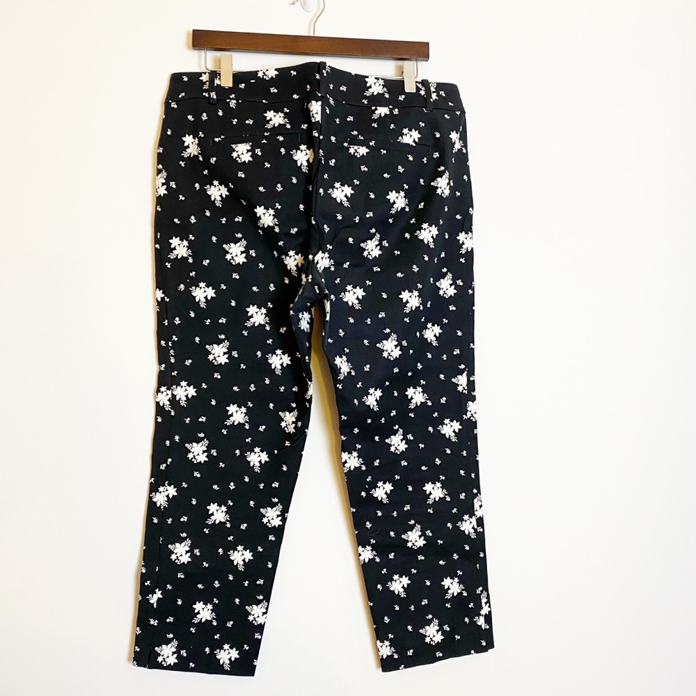LOFT Marisa Black & White Floral Crop Pants Sz 12 - Picture 8 of 8